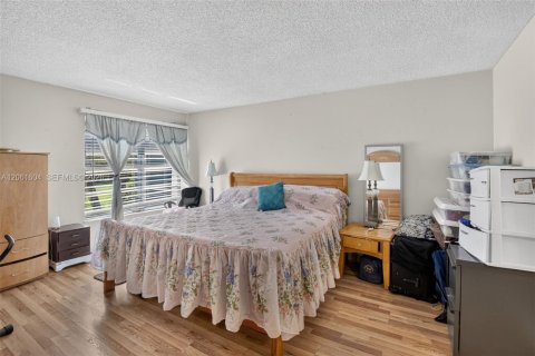 Condo in Lauderhill, Florida, 2 bedrooms № 2244236 - photo 9