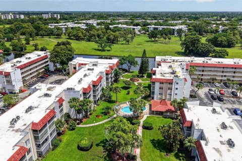 Condo in Lauderhill, Florida, 2 bedrooms № 2244236 - photo 4