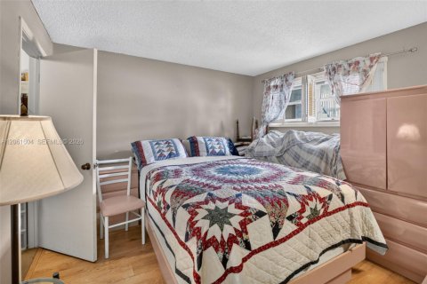 Condo in Lauderhill, Florida, 2 bedrooms № 2244236 - photo 10