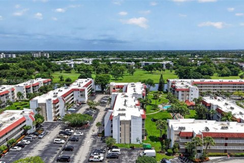 Condo in Lauderhill, Florida, 2 bedrooms № 2244236 - photo 14