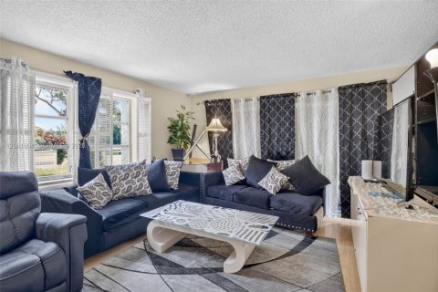 Condo in Lauderhill, Florida, 2 bedrooms № 2244236 - photo 7