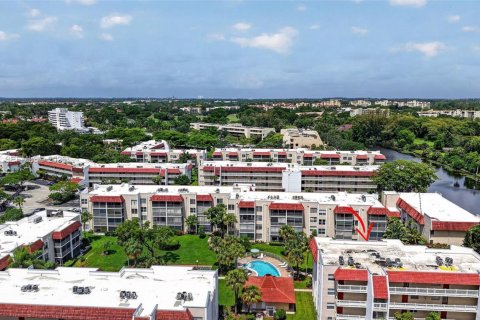Condo in Lauderhill, Florida, 2 bedrooms № 2244236 - photo 2