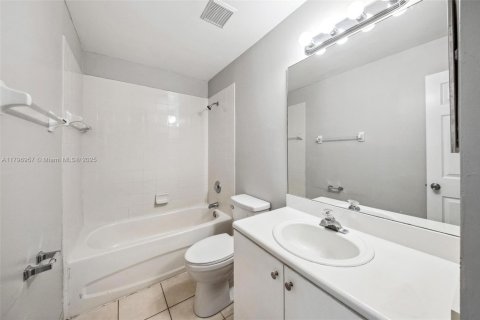 Villa ou maison à vendre à Lauderhill, Floride: 3 chambres, 115.2 m2 № 1683501 - photo 28