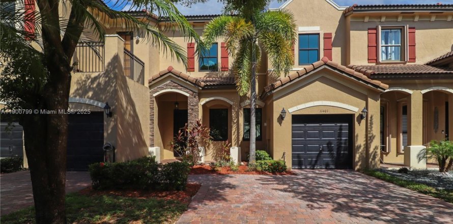 Adosado en Homestead, Florida 3 dormitorios, 162.95 m2 № 1952018