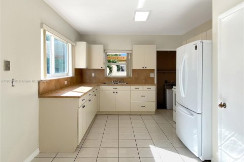 Снять в аренду виллу или дом в Майами, Флорида 3 спальни, 144.93м2, № 1952807 - фото 10