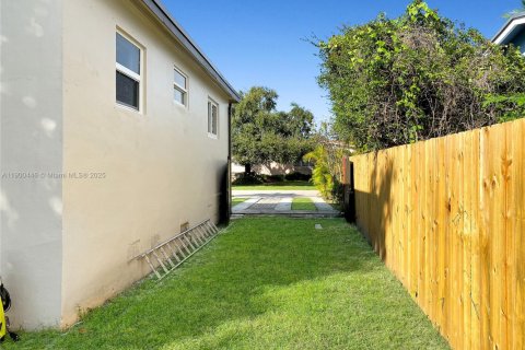 Снять в аренду виллу или дом в Майами, Флорида 3 спальни, 144.93м2, № 1952807 - фото 27