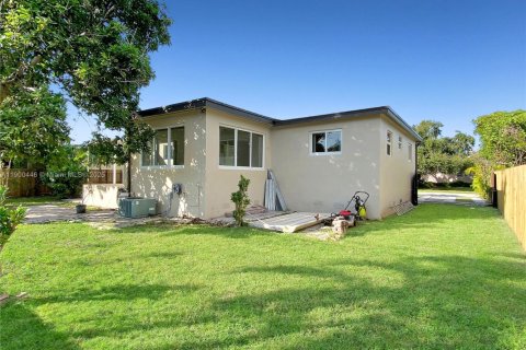 Снять в аренду виллу или дом в Майами, Флорида 3 спальни, 144.93м2, № 1952807 - фото 26