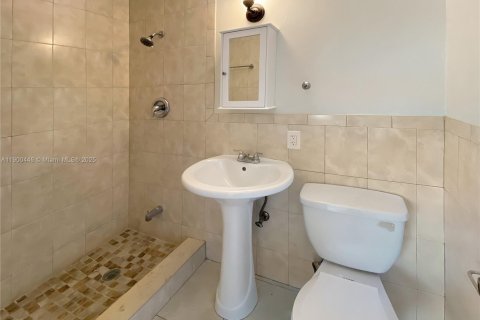 Снять в аренду виллу или дом в Майами, Флорида 3 спальни, 144.93м2, № 1952807 - фото 17