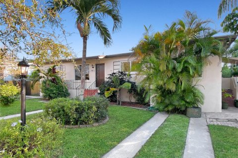 Снять в аренду виллу или дом в Майами, Флорида 3 спальни, 144.93м2, № 1952807 - фото 3