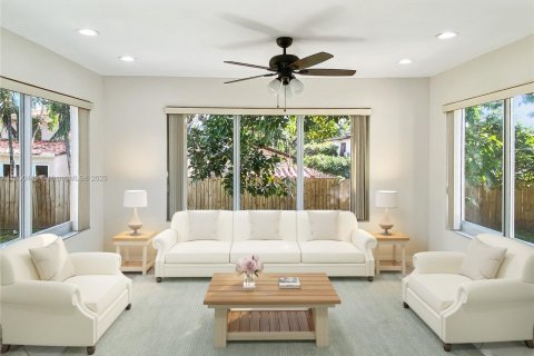 Снять в аренду виллу или дом в Майами, Флорида 3 спальни, 144.93м2, № 1952807 - фото 13