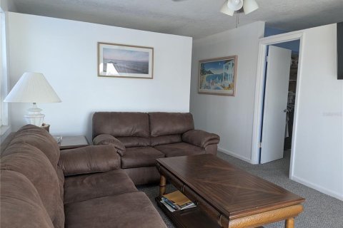 House in Saint Pete Beach, Florida 5 bedrooms, 240.06 sq.m. № 1673244 - photo 17