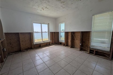 House in Saint Pete Beach, Florida 5 bedrooms, 240.06 sq.m. № 1673244 - photo 22