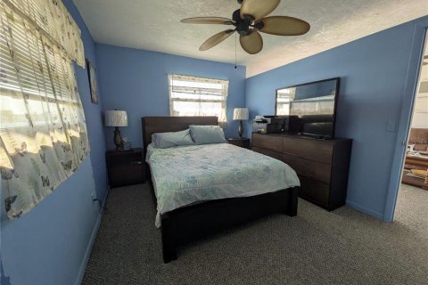 House in Saint Pete Beach, Florida 5 bedrooms, 240.06 sq.m. № 1673244 - photo 9