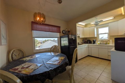 House in Saint Pete Beach, Florida 5 bedrooms, 240.06 sq.m. № 1673244 - photo 7