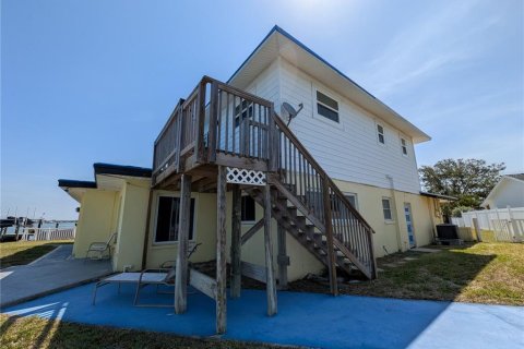 House in Saint Pete Beach, Florida 5 bedrooms, 240.06 sq.m. № 1673244 - photo 8