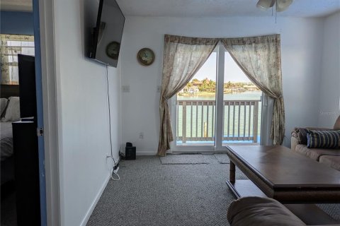 House in Saint Pete Beach, Florida 5 bedrooms, 240.06 sq.m. № 1673244 - photo 16