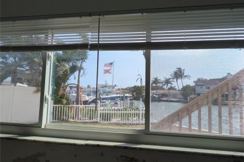 House in Saint Pete Beach, Florida 5 bedrooms, 240.06 sq.m. № 1673244 - photo 29