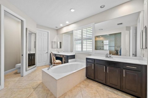 House in Port St. Lucie, Florida 3 bedrooms, 213.4 sq.m. № 2178123 - photo 8