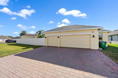 House in Port St. Lucie, Florida 3 bedrooms, 213.4 sq.m. № 2178123 - photo 21
