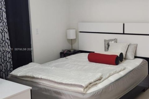 Casa en venta en Hollywood, Florida, 5 dormitorios, 140.47 m2 № 1999701 - foto 9