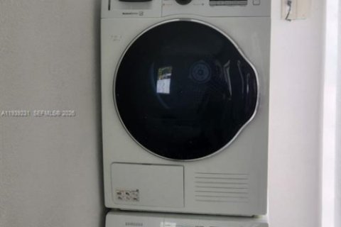 Casa en venta en Hollywood, Florida, 5 dormitorios, 140.47 m2 № 1999701 - foto 16