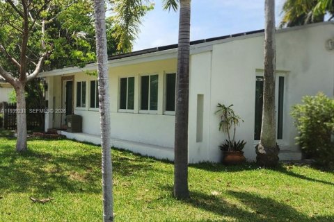 Casa en Hollywood, Florida 5 dormitorios, 140.47 m2 № 1999701