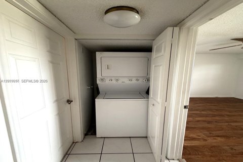 Copropriété à louer à Pembroke Pines, Floride: 2 chambres, 102.19 m2 № 2170965 - photo 13