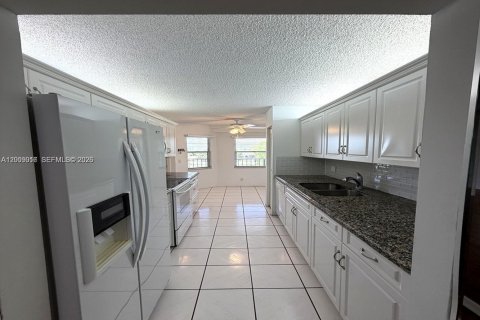 Copropriété à louer à Pembroke Pines, Floride: 2 chambres, 102.19 m2 № 2170965 - photo 3