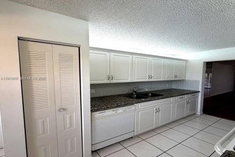 Copropriété à louer à Pembroke Pines, Floride: 2 chambres, 102.19 m2 № 2170965 - photo 5