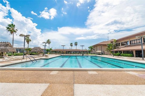 Copropriété à louer à Pembroke Pines, Floride: 2 chambres, 102.19 m2 № 2170965 - photo 20