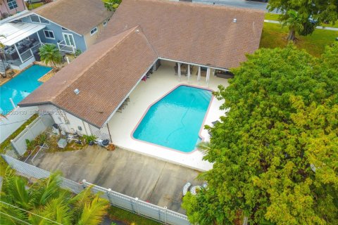 Купить виллу или дом в Дания-Бич, Флорида 3 спальни, 232.72м2, № 2066325 - фото 8