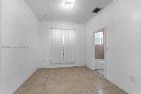 Casa en venta en Miami, Florida, 4 dormitorios, 163.97 m2 № 2035671 - foto 22