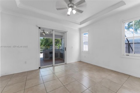 Casa en venta en Miami, Florida, 4 dormitorios, 163.97 m2 № 2035671 - foto 28