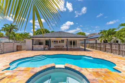 Casa en venta en Miami, Florida, 4 dormitorios, 163.97 m2 № 2035671 - foto 13