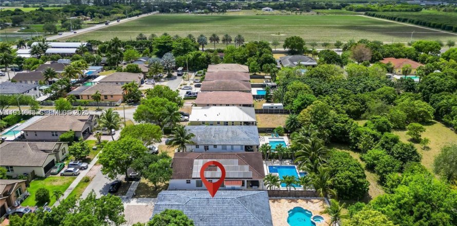Casa en Miami, Florida 4 dormitorios, 163.97 m2 № 2035671