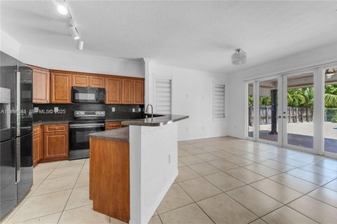 Casa en venta en Miami, Florida, 4 dormitorios, 163.97 m2 № 2035671 - foto 18