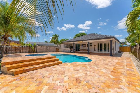 Casa en venta en Miami, Florida, 4 dormitorios, 163.97 m2 № 2035671 - foto 12