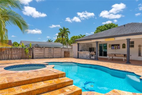 Casa en venta en Miami, Florida, 4 dormitorios, 163.97 m2 № 2035671 - foto 14