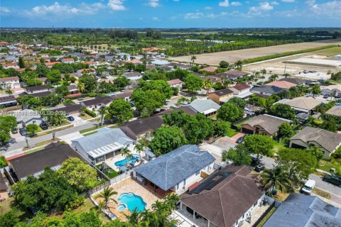 Casa en venta en Miami, Florida, 4 dormitorios, 163.97 m2 № 2035671 - foto 3