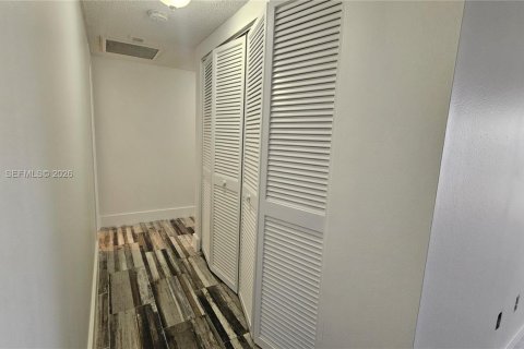 Снять в аренду кондоминиум в Халландейл-Бич, Флорида 2 спальни, 115.2м2, № 2033997 - фото 4