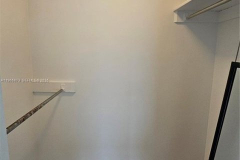 Снять в аренду кондоминиум в Халландейл-Бич, Флорида 2 спальни, 115.2м2, № 2033997 - фото 8