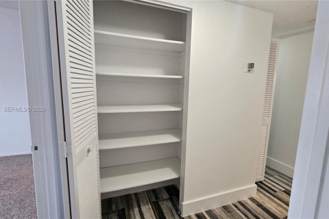 Снять в аренду кондоминиум в Халландейл-Бич, Флорида 2 спальни, 115.2м2, № 2033997 - фото 7