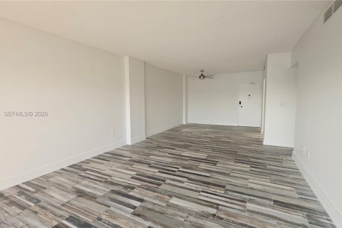 Снять в аренду кондоминиум в Халландейл-Бич, Флорида 2 спальни, 115.2м2, № 2033997 - фото 13