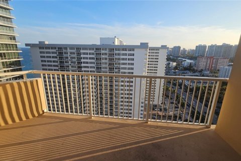 Снять в аренду кондоминиум в Халландейл-Бич, Флорида 2 спальни, 115.2м2, № 2033997 - фото 14