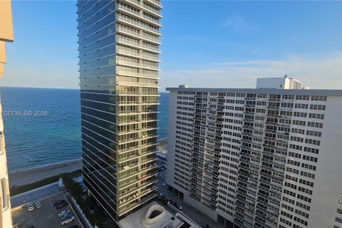 Снять в аренду кондоминиум в Халландейл-Бич, Флорида 2 спальни, 115.2м2, № 2033997 - фото 15