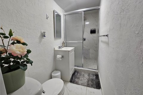 Commercial property in Miami, Florida 27.87 sq.m. № 1945648 - photo 12
