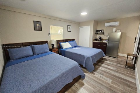 Commercial property in Miami, Florida 27.87 sq.m. № 1945648 - photo 2