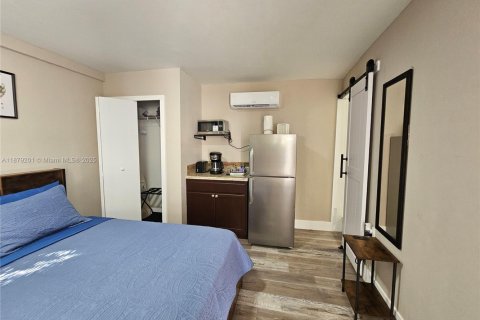 Commercial property in Miami, Florida 27.87 sq.m. № 1945648 - photo 4