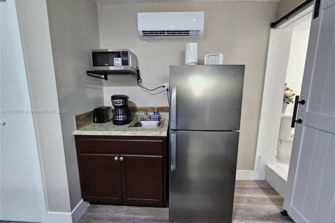 Commercial property in Miami, Florida 27.87 sq.m. № 1945648 - photo 9