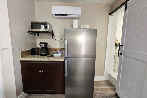 Commercial property in Miami, Florida 27.87 sq.m. № 1945648 - photo 10